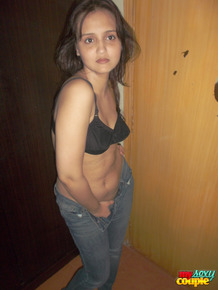 Hot Indian model in tight jeans posing seductively in sexy lace bra - Sex  Room XXX