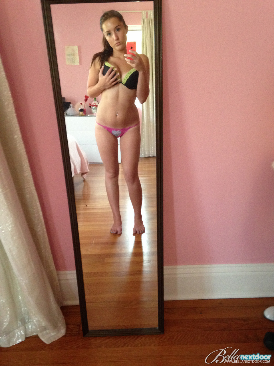 Solo girl Ariana Cruz takes nude selfies in a full-length mirror photo