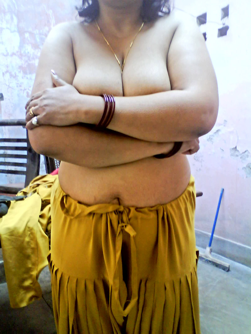 Plump Indian wife uncovers large breasts before showing her fat
