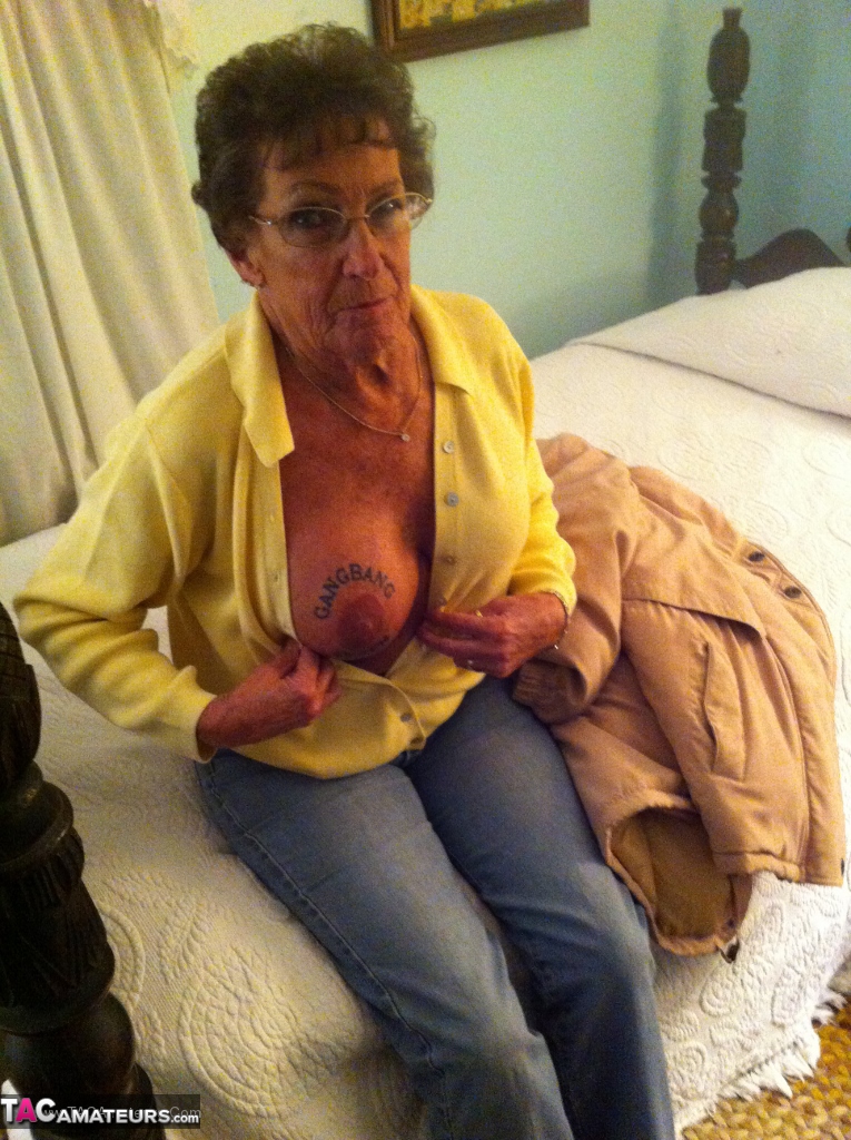 Dirty amateur granny shows her sexy naked body and kisses a young stud image